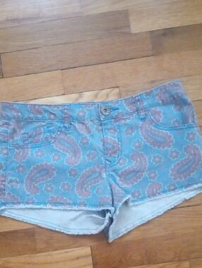 Juniors size 11 JOLT denim shorts blue with red design